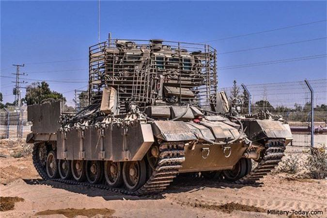 Trước kia có quan điểm cho rằng tác dụng chính của giáp lồng đó là kích nổ sớm viên đạn xuyên lõm, khiến luồng xuyên bị phân tán khi đi qua không khí và chẳng thể nào gây hại cho giáp chính.