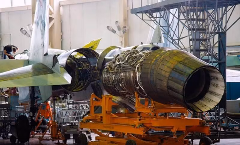 Không loại trừ khả năng vì lý do này, nhà chế tạo đã sử dụng một lớp bề mặt có độ dày nhất định, đảm bảo hoạt động của máy bay an toàn trước radar phòng không của đối phương.