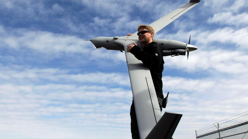 UAV ScanEagle thực hiện chuyến bay đầu tiên vào năm 2002, được đưa vào sử dụng trong Hải quân Mỹ từ năm 2005.