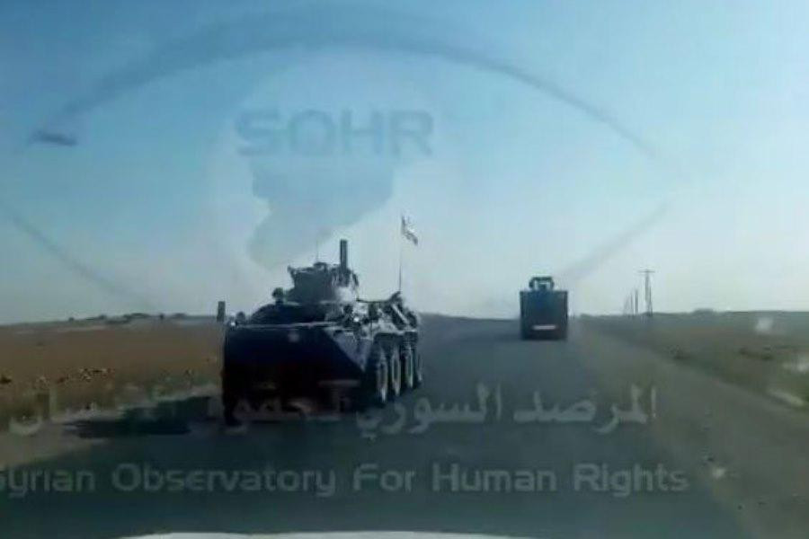 Theo một nguồn tin thực địa gần thị trấn, một đoàn xe thiết bị quân sự của Nga, bao gồm ít nhất 20 xe tải quân sự và xe bọc thép, cùng lượng lớn quân nhân đã được nhìn thấy hiện diện ở Ain Issa - thị trấn chiến lược nằm ở tỉnh Al-Raqqa, phía Bắc Syria.