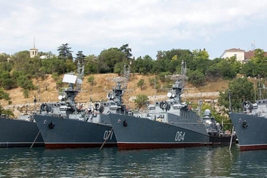 Được biết, Hạm đội hải quân Nga hiện diện ở Địa Trung Hải bao gồm hơn 10 tàu chiến đấu và phụ trợ, là một phần của các đơn vị khác nhau trong lực lượng hải quân Nga.