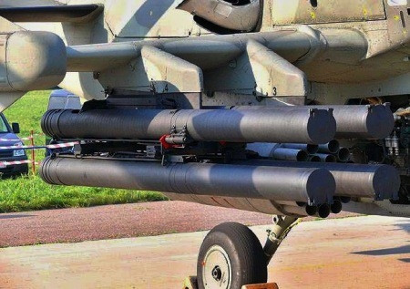 Một quả tên lửa có thể đánh đắm chắc chắn một tàu nhỏ có lượng giãn nước 100 tấn, còn với các tàu lớn thì có thể bắn tên lửa vào các tử huyệt của nó (khoang chứa đạn, buồng chỉ huy...). Radar và hệ thống quang-điện tử với các kênh truyền hình và ảnh nhiệt, khí tài laser chỉ thị mục tiêu/đo xa và thiết bị tự động bám mục tiêu cho phép sử dụng Hermes suốt ngày đêm. Tức là chỉ cần phát hiện, bấm nút bắt, sau đó nút phóng và quên!