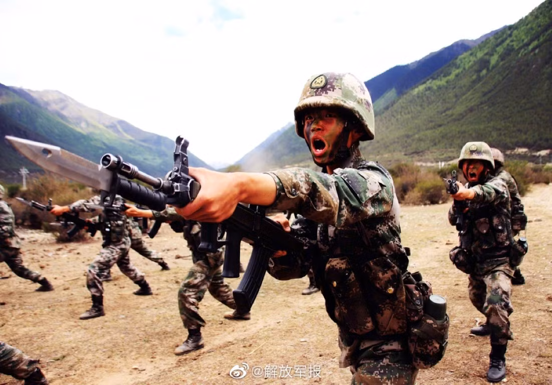 Với những người lính được sinh ra và lớn lên ở những vùng núi cao, yếu tố thời tiết và địa hính sẽ không quá đáng lo ngại do họ đã quá quen với môi trường này.