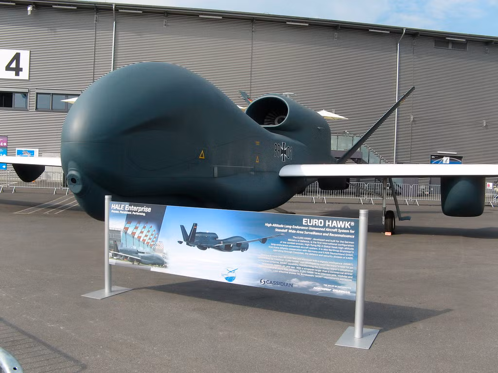 Ngoài ra, đài điều khiển mặt đất và bản thân chiếc máy bay không người lái này, sẽ được Đức đưa vào... bảo tàng kể từ năm sau.