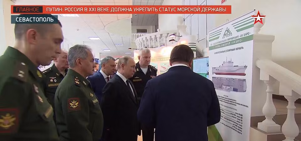 Tuy nhiên vẫn chưa rõ liệu tham số trên đã tính đến đầy đủ số lượng máy bay, xe bọc thép, cũng như lính thủy đánh bộ và vũ khí đi kèm hay chưa, có thể thông số được đưa ra trên thực tế còn lớn hơn nhiều.