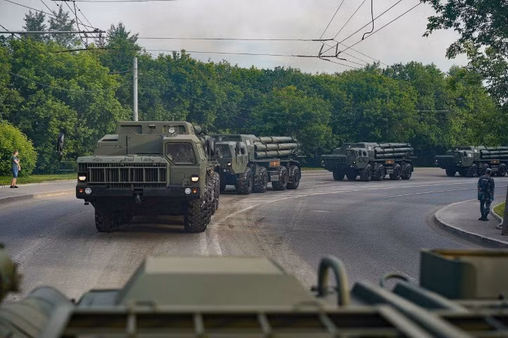 Theo số liệu chính thức được công bố, đến ngày 2/11, khoảng 90 nghìn quân nhân Nga đã được triển khai gần biên giới của hai nước cộng hòa tự xưng DPR và LPR thuộc vùng Donbass của Ukraine.