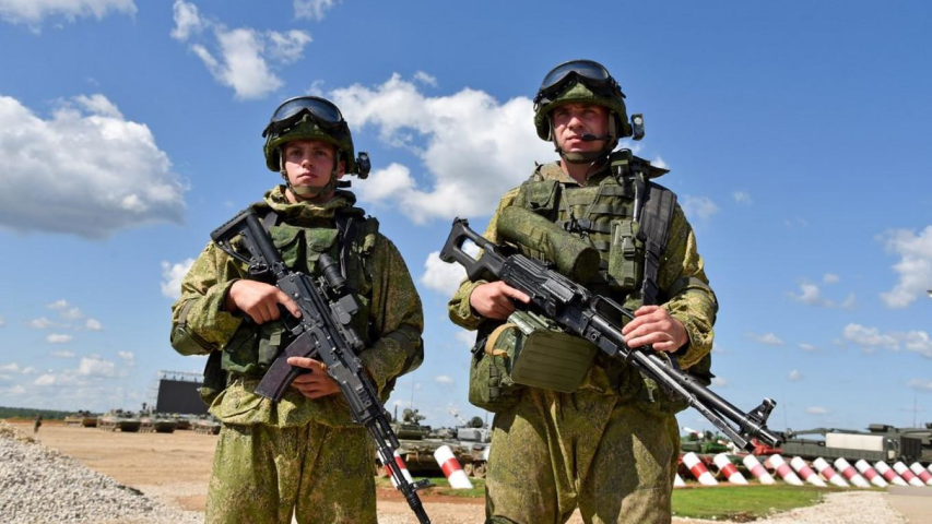 Trong lúc này, Nga có vẻ như đang muốn ép Ukraine ngừng chiến dịch tấn công thông qua các biện pháp trừng phạt kinh tế, nếu bước đi trên không phát huy tác dụng thì không loại trừ khả năng hành động quân sự cũng sẽ được cân nhắc.