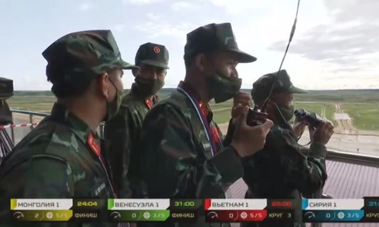 Lúc đội tuyển Mông Cổ về nhất với thành tích 24:04, cũng là lúc kíp lái xe tăng T-72B3 của Việt Nam bước vào chặng nước rút cuối cùng.