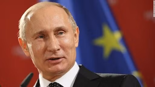 "Tàu chiến Mỹ đã tiến vào Biển Đen. Chúng ta có thể nhìn thấy nó qua ống nhòm hoặc kính ngắm của các hệ thống phòng thủ", Tổng thống Nga Vladimir Putin nói trong cuộc họp của ngành công nghiệp quốc phòng ở Sochi hôm qua.