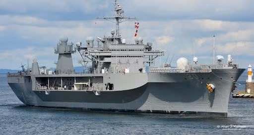 Tàu có thể truyền và nhận một lượng lớn dữ liệu an ninh trên khắp thế giới thông qua các kênh liên lạc đa dạng.