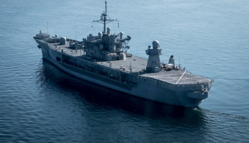 Tàu chỉ huy USS Mouint Whitney của Hạm đội 6 đã đi qua biển Địa Trung Hải và tiến vào Biển Đen. Động thái này diễn ra ngay sau khi tàu khu trục USS Porter xuất hiện tại vùng biển này.