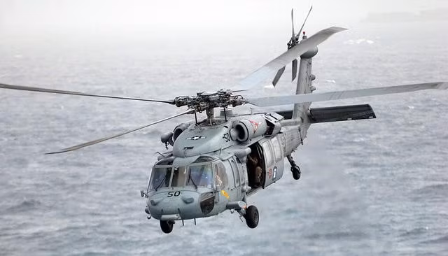 USS Mount Whitney hiện có kèm theo một trực thăng cơ động SH-60 Knight Hawk. Dự trữ hành trình của con tàu này lên tới 90 ngày.