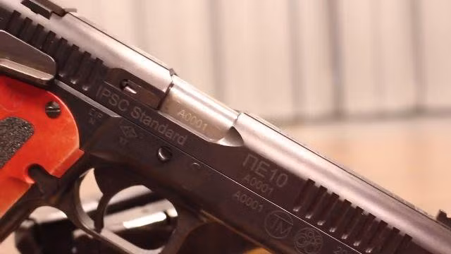 Các nhà sáng chế cũng tuyên bố rằng ngay cả một tay súng kém cũng có thể bắn trúng mục tiêu 4x3cm ở khoảng cách 50m. Nòng súng bền bỉ, chịu được tới 50.000 phát bắn.