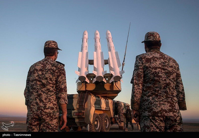 Trước đó, Iran từng nhiều lần cố gắng triển khai các hệ thống tên lửa phòng không của mình trên lãnh thổ quốc gia đồng minh, tuy nhiên họ vấp phải sự phản đối quyết liệt từ Nga, bởi những trận oanh kích do Israel thực hiện mang lại lợi ích cho Moskva trong việc duy trì vị thế độc tôn.