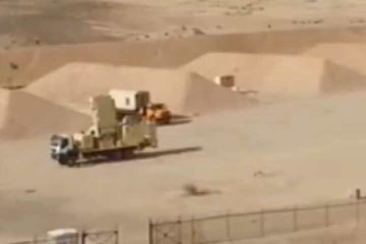 Sự xuất hiện của những tổ hợp tên lửa phòng không do Iran chế tạo bên cạnh vũ khí Nga được dự báo sẽ làm tăng đáng kể hiệu suất tác chiến của lưới lửa bảo vệ bầu trời Syria khi đối phương khó "bắt bài" hơn, trang thông tin Haaretz của Israel bình luận.