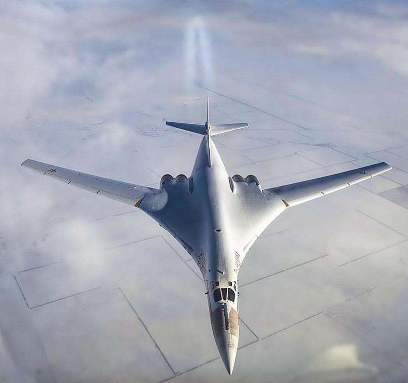 Tối đa chiếc máy bay ném bom này có thể cất cánh với trọng lượng tối đa lên tới 275.000 tấn. Trọng lượng cất cánh tối đa này là vượt trội hoàn toàn hai loại oanh tạc cơ hiện đại của Mỹ ở thời điểm hiện tại.