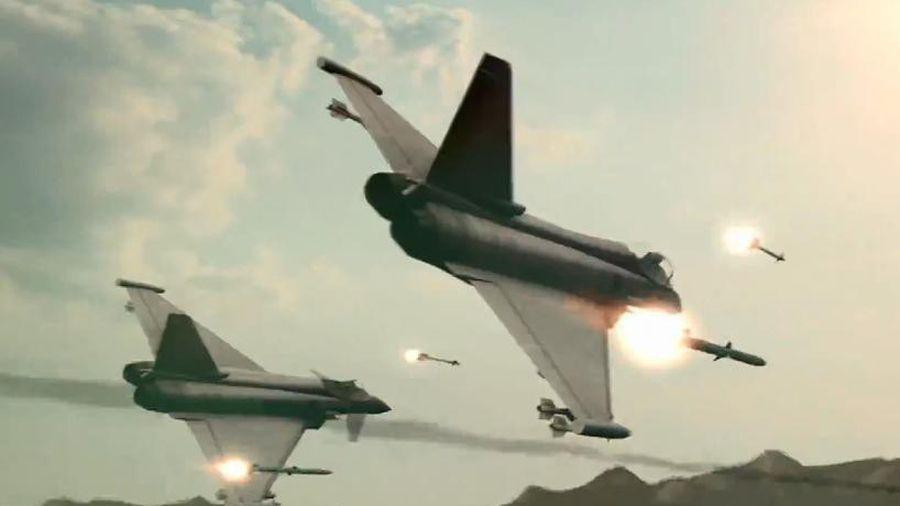 EF-2000 Typhoon (Chiến binh Châu Âu – Cuồng phong Châu Âu ) là tiêm kích đa năng thế hệ 4 nổi tiếng do liên doanh Eurofighter GmbH (gồm Tập đoàn EADS của Đức – Tây Ban Nha; BAE System của Anh và Aleni Aeronautica của Italy) cùng hợp lực nghiên cứu phát triển.