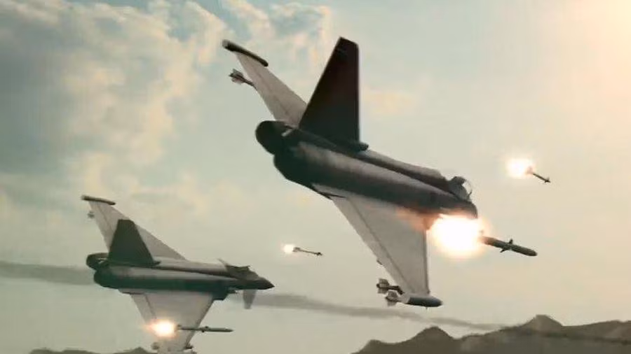 EF-2000 Typhoon (Chiến binh Châu Âu – Cuồng phong Châu Âu ) là tiêm kích đa năng thế hệ 4 nổi tiếng do liên doanh Eurofighter GmbH (gồm Tập đoàn EADS của Đức – Tây Ban Nha; BAE System của Anh và Aleni Aeronautica của Italy) cùng hợp lực nghiên cứu phát triển.