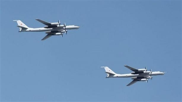 Tiêm kích EF-2000 Typhoon của không quân Italy lao thẳng vào phi đội máy bay Nga hôm 29/3/2021.