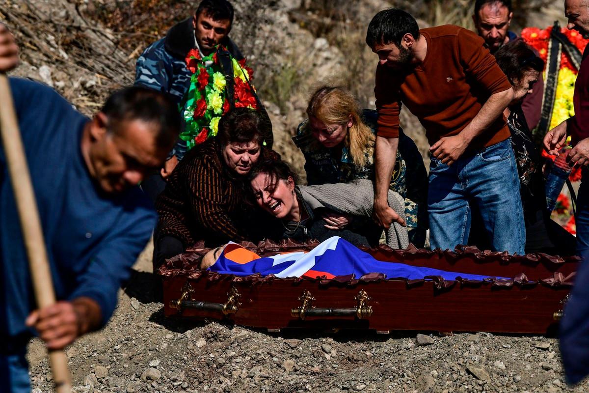 Người dân vô tội cùng phụ nữ và trẻ em vẫn là những nạn nhân dễ bị tổn thương nhất bởi chiến tranh.