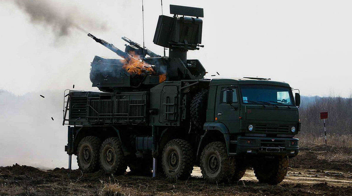 Pantsir-S1 hiện được đánh giá là tổ hợp phòng không tầm thấp hiện đại bậc nhất của Nga. Loại vũ khí này mới chỉ được Nga đưa vào sử dụng từ năm 2012, có giá thành khoảng 14 triệu USD cho mỗi một tổ hợp.