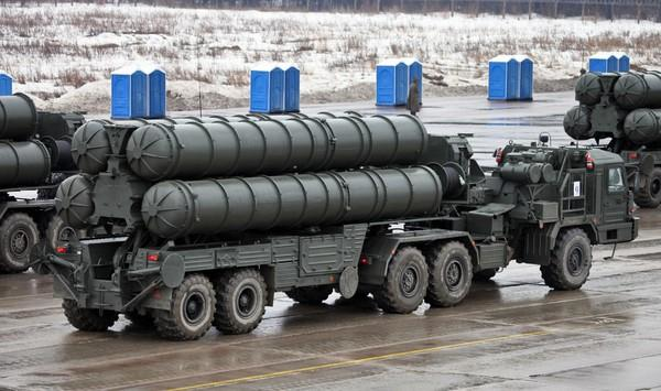 Với những đặc điểm kể trên, S-400 và THAAD rõ ràng không dùng để thay thế lẫn nhau mà phải được triển khai song song để bù trừ nhược điểm của nhau. Nếu Saudi Arabia sau khi đã ký hợp đồng mua các hệ thống THAAD vẫn tiếp tục đặt hàng S-400 là không có gì khó hiểu.