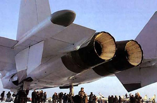 MiG-1.44 được trang bị hai động cơ phản lực tuốc bin cánh quạt phụ trội Lyulka AL-41F.