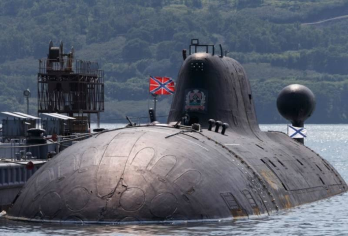 Tàu ngầm hạt nhân INS Chakra của Hải quân Ấn Độ chính là chiếc Nerpa thuộc lớp Akula do Nga chế tạo, nó đã phục vụ trong hạm đội quốc gia Nam Á này được 10 năm, giúp nước chủ nhà xây dựng kinh nghiệm trong việc chế tạo cũng như tác chiến.