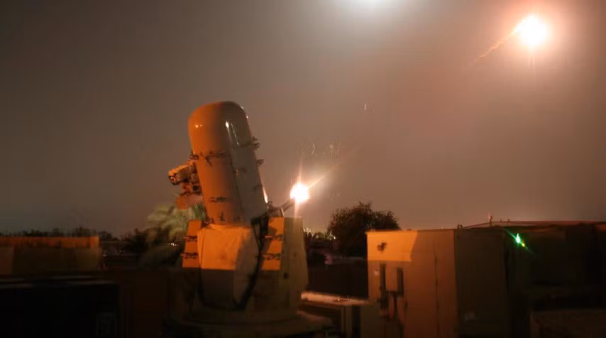 Hiện phía Mỹ vẫn chưa lên tiếng vì sao hệ thống đánh chặn C-RAM không hoạt động trong sự việc kể trên. C-RAM được trang bị trên nóc đại sứ quán Mỹ tại Iraq để chống lại các cuộc tấn công bằng rocket hoặc UAV từ phía phiến quân khủng bố.