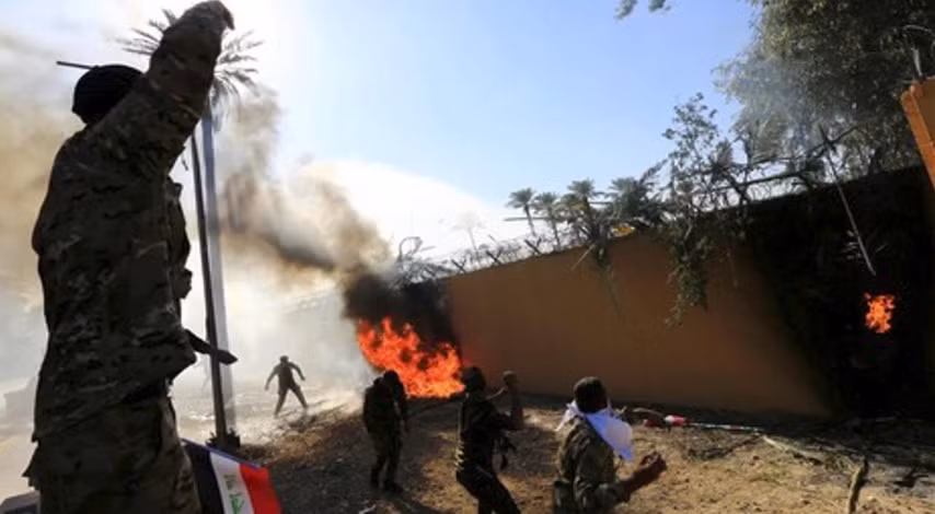 Các nhóm dân quân thân Iran vài tuần qua tổ chức nhiều cuộc biểu tình gần Vùng Xanh, phản đối kết quả cuộc tổng tuyển cử ngày 10/10, cho rằng có nhiều bất thường trong quá trình bỏ phiếu và kiểm phiếu. Sau cuộc bầu cử, các nhóm dân quân người Shiite đã mất đáng kể số ghế trong quốc hội Iraq.