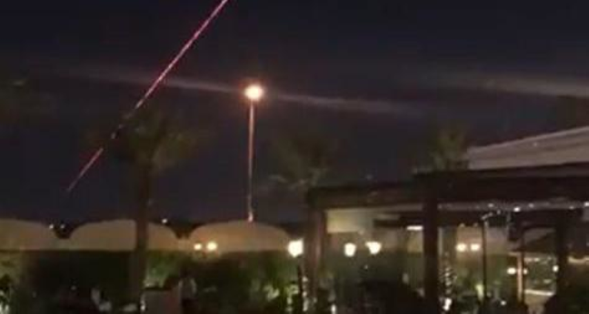 Một tổ hợp C-RAM có thể "khạc lửa" tới 4.500 viên đạn mỗi phút, tạo lưới hỏa lực dày đặc để tiêu diệt mục tiêu đang bay đến.