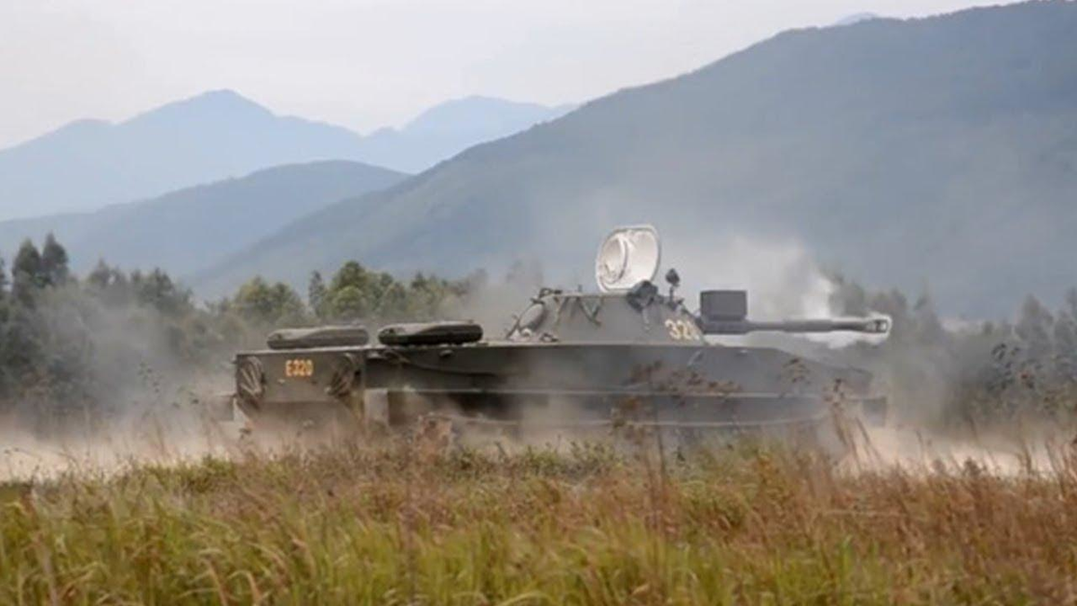 Xe tăng PT-76 được sản xuất tại Nhà máy máy kéo Volgograd từ năm 1958 đến 1967 và tổng cộng 12.000 xe đã được chế tạo cho quân đội Liên Xô và xuất khẩu sang các quốc gia đồng minh với số lượng lên tới khoảng 2.000 xe.