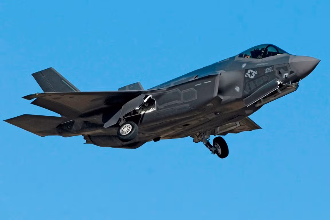 Cụ thể, các lực lượng Không quân Mỹ, Không quân Hải quân Mỹ và Không quân Thủy Quân lục chiến, sẽ cần tổng cộng 2456 máy bay chiến đấu F-35, trong thời gian từ nay tới năm 2044.