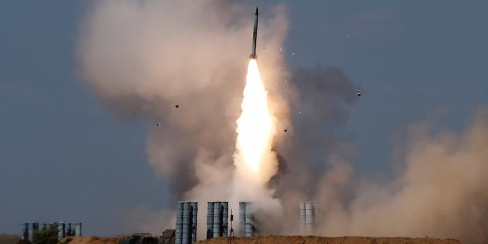 Đối với Israel, nếu phi công hoặc trắc thủ phòng không Nga bắn hạ máy bay của họ, chắc chắn Tel Aviv sẽ đáp trả bằng các cuộc không kích nhằm vào tất cả căn cứ của Nga ở Syria.