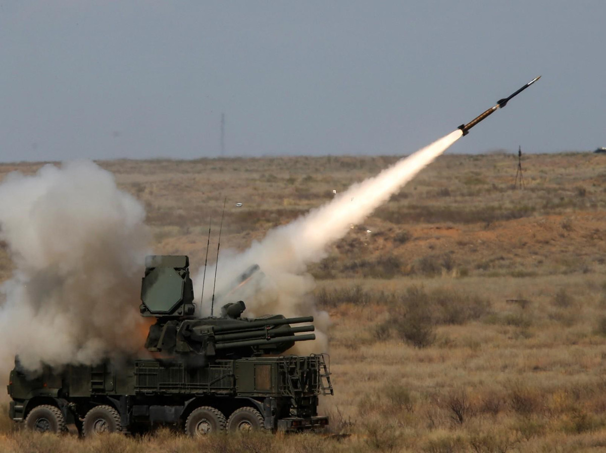 Hãy để ý đến nội dung của Hiệp ước Hữu nghị và Hợp tác năm 1980 giữa Liên Xô và Cộng hòa Ả Rập Syria. Cần nhắc lại rằng Liên bang Nga là nước kế thừa hợp pháp của Liên bang Xô viết và hiệp ước pháp lý quốc tế này có hiệu lực cho đến ngày nay. Điều 6 của tài liệu này nói như sau: