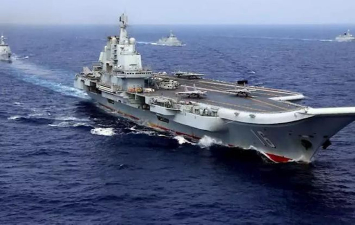 Tổng biên tập tạp chí Kanwa Defense Review Andrei Chang cho biết, bức ảnh là "lời cảnh báo với quân đội Trung Quốc" rằng Mỹ nắm trong lòng bàn tay về mọi di biến động của nhóm tác chiến tàu sân bay Liêu Ninh.