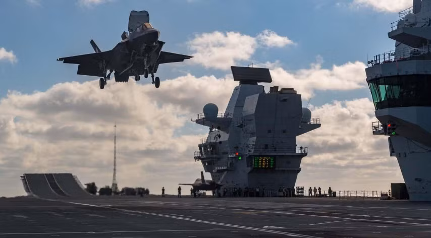 Phi công phóng ghế thoát hiểm và được giải cứu an toàn, trong khi xác máy bay F-35B dường như đã bị lảng đi dưới nước so với vị trí lao xuống biển và đang nằm ở độ sâu khoảng 1.600 m.