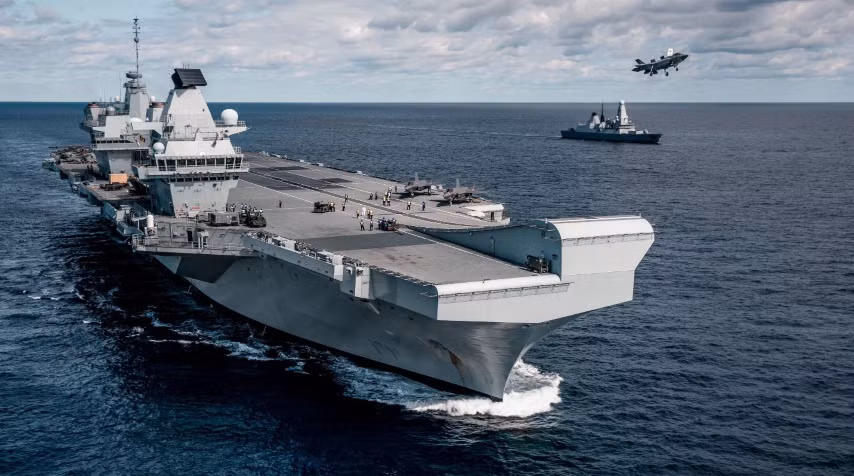 Tuy vậy phía Nga không bình luận về tuyên bố của Bộ trưởng Quốc phòng Anh Ben Wallace về những "chuyến bay không mong muốn" từ máy bay chiến đấu thuộc lực lượng Hàng không Vũ trụ Nga.