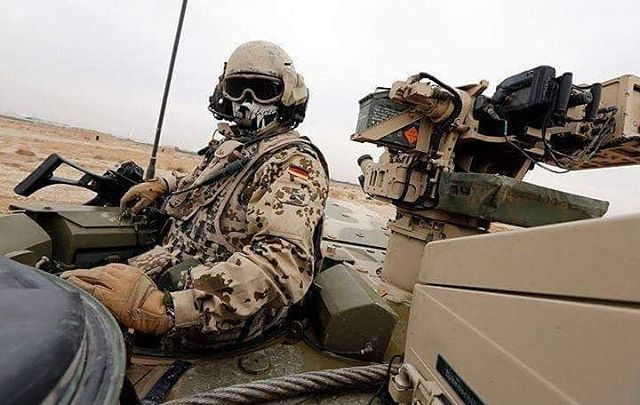 Những lính Đức đầu tiên thiệt mạng trên chiến trường Afghanistan là Thomas Kochert và Mike Rubel. Hai sĩ quan Đức cùng ba lính Đan Mạch khác, đã thiệt mạng khi cố tháo dỡ một quả tên lửa S-125 hôm 6/3/2002.