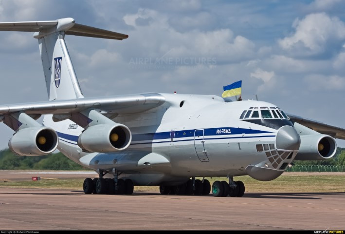 Trước đó, phía Nga đã cáo buộc Ukraine đưa rất nhiều toán lính đánh thuê sang Afghanistan, với mục đích chính là tìm kiếm, trao đổi với binh lính chế độ cũ ở Afghanistan, nhằm thu gom linh kiện máy bay trực thăng và vũ khí với số lượng lớn.