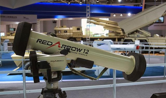 HJ-12E được coi là phiên bản "Javelin" giá rẻ trên thị trường vũ khí, tuy vậy không rõ chất lượng của dòng tên lửa này có bằng với loại tên lửa xịn do Mỹ chế tạo hay không.