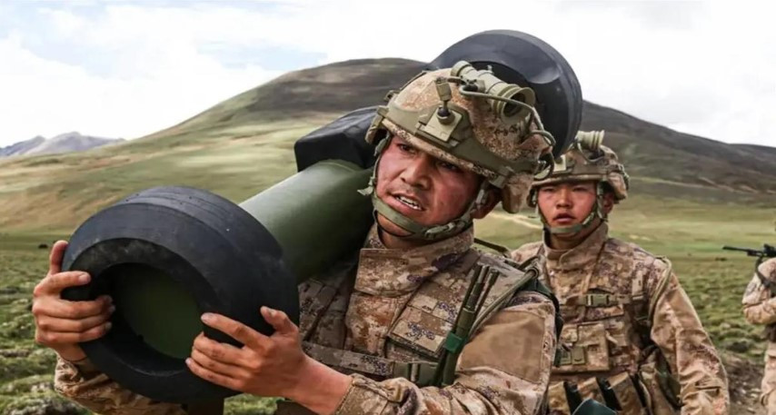 Ngoài ra, tên lửa chống tăng HJ-12 cũng được nhìn thấy trong trang bị của một số đơn vị thuộc Giải phóng quân Trung Quốc.