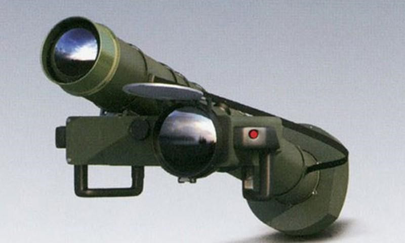 Kíp chiến đấu của HJ-12 cũng là hai người tương tự như dòng tên lửa Javelin của Mỹ.