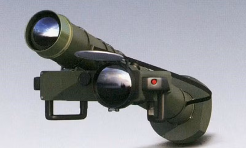 Kíp chiến đấu của HJ-12 cũng là hai người tương tự như dòng tên lửa Javelin của Mỹ.