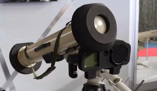 Loại tên lửa chống tăng tối tân này được trang bị hệ thống dẫn đường hồng ngoại tiên tiến với chức năng khóa mục tiêu trước khi phóng và tính năng “bắn và quên”.