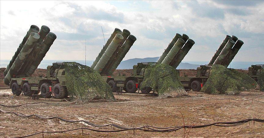 S-400 có khả năng theo dõi 300 mục tiêu và cùng lúc bắn hạ 36 mục tiêu trong đó. Đặc biệt, S-400 đủ sức hạ gục những tên lửa chiến lược có tầm bắn tới 3.500 km, gấp gần 4 lần hệ thống Patriot của Mỹ.