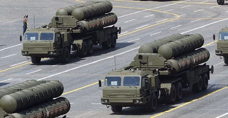 Toàn bộ hoạt động tác chiến đều được tự động hoá, từ phát lệnh đến phương tiện chiến đấu, điều khiển radar, tiếp nhận và xử lý thông tin từ sở chỉ huy cấp trên và các đài lân cận, đến xác định cự ly và mục tiêu cần tiêu diệt.