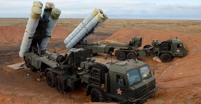 S-400 có thể được triển khai chỉ trong 5 phút. Hệ thống này hoạt động hiệu quả gấp đôi hệ thống phòng không trước đây của Nga. Với sức mạnh như vậy, S-400 là một trong số những hệ thống phòng không tốt nhất thế giới hiện nay.