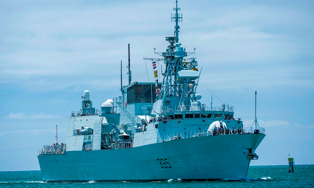 HMCS Calgary là khinh hạm hiện đại bậc nhất của Hải quân Hoàng gia Canada hiện nay. Tàu Calgary được đóng theo lớp Halifax, có độ giãn nước tối đa lên tới 5000 tấn, dài 134 mét, rộng 16,5 mét.