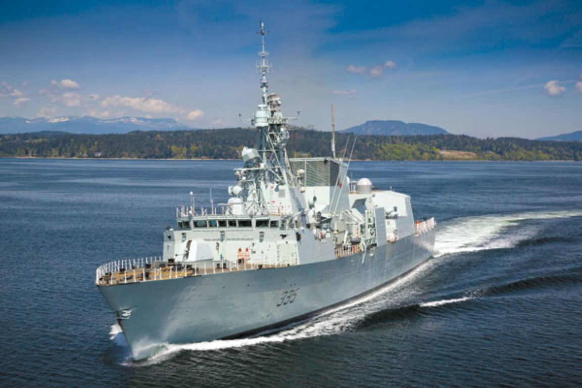 Trước đó, khinh hạm HMCS Calgary của Hải quân Hoàng gia Canada đã thực hiện hải trình xuất phát từ Brunei và tiến vào biển Đông.